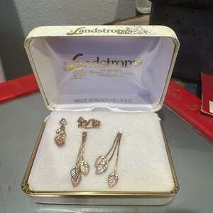 Landstrom's Black Hills Gold 10k Rose and Leaf Dangle Earring Set